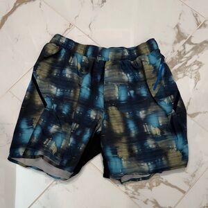 Lululemon Men’s Shorts Medium Blue and Green Patterned Shorts